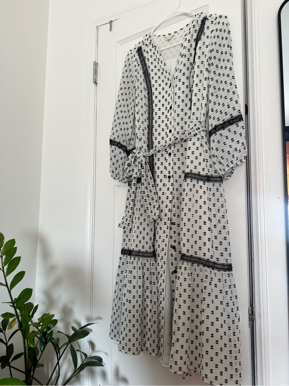 Shoshanna White Midi Dress with Black Geometric Print size 4